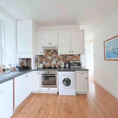 Mermaid Apartment, A Colourful Coastal Escape By The Sea, Child Friendly * St Ives